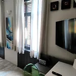 Urban Apartment *